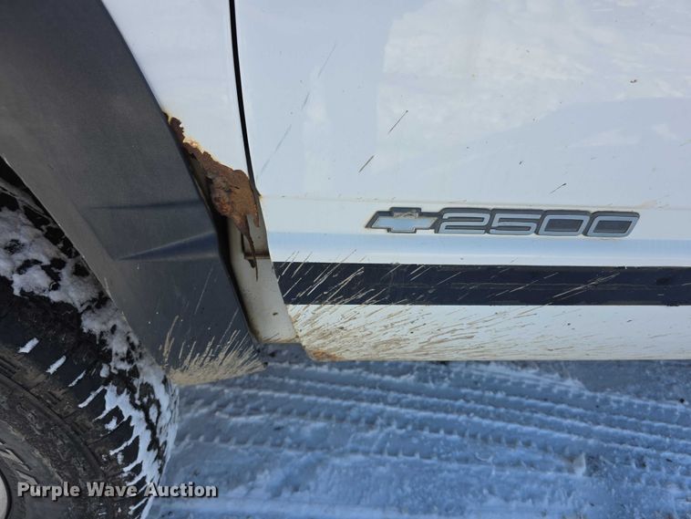 image for item FI0707 2000 Chevrolet K2500 Classic  pickup truck