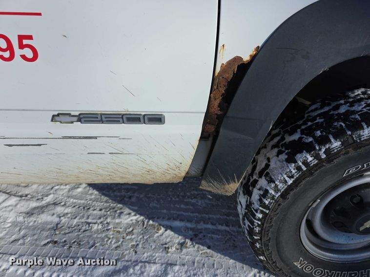 image for item FI0707 2000 Chevrolet K2500 Classic  pickup truck