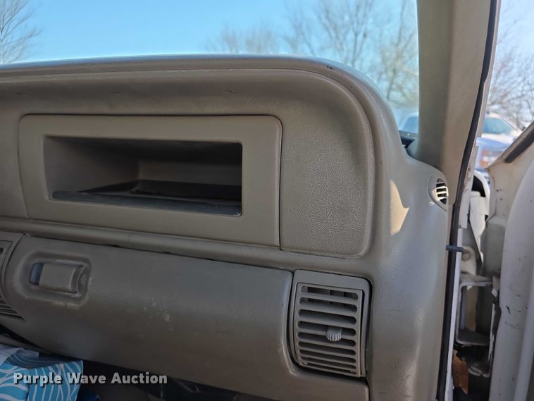 image for item FI0707 2000 Chevrolet K2500 Classic  pickup truck