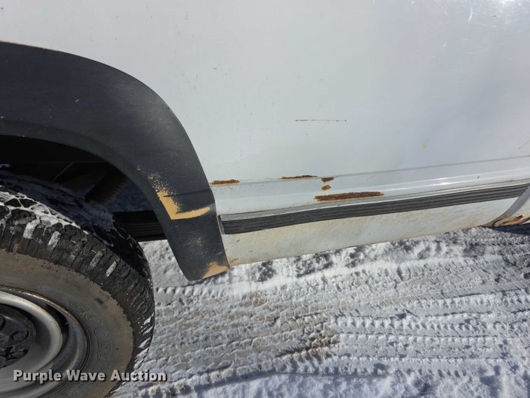 image for item FI0707 2000 Chevrolet K2500 Classic  pickup truck