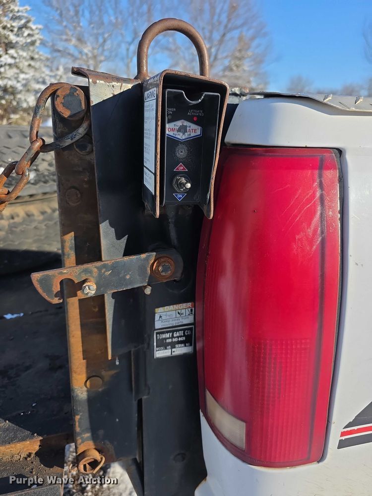 image for item FI0707 2000 Chevrolet K2500 Classic  pickup truck