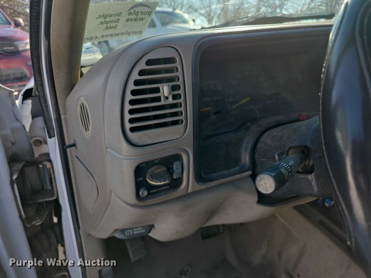 image for item FI0707 2000 Chevrolet K2500 Classic  pickup truck