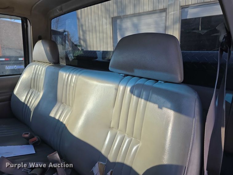 image for item FI0707 2000 Chevrolet K2500 Classic  pickup truck