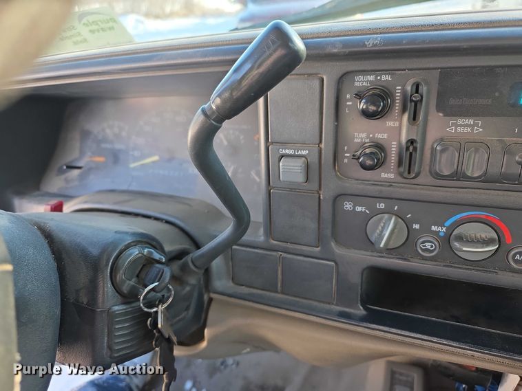 image for item FI0707 2000 Chevrolet K2500 Classic  pickup truck