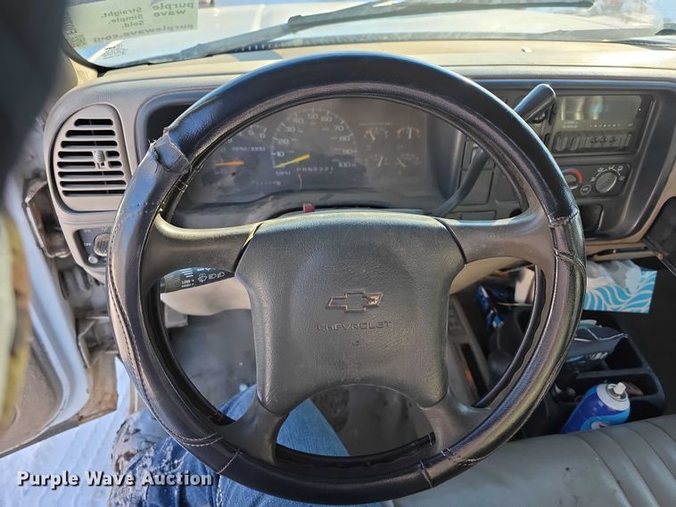 image for item FI0707 2000 Chevrolet K2500 Classic  pickup truck