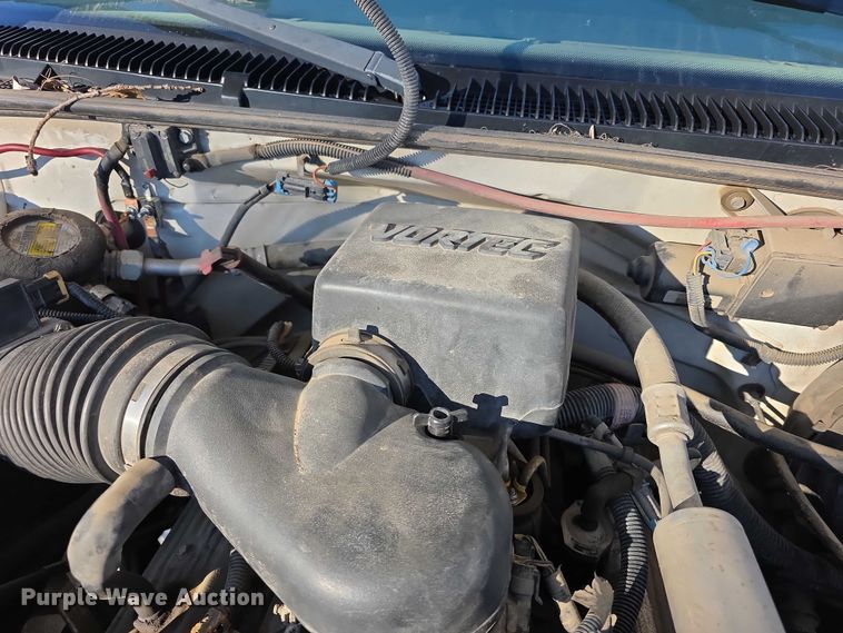 image for item FI0707 2000 Chevrolet K2500 Classic  pickup truck