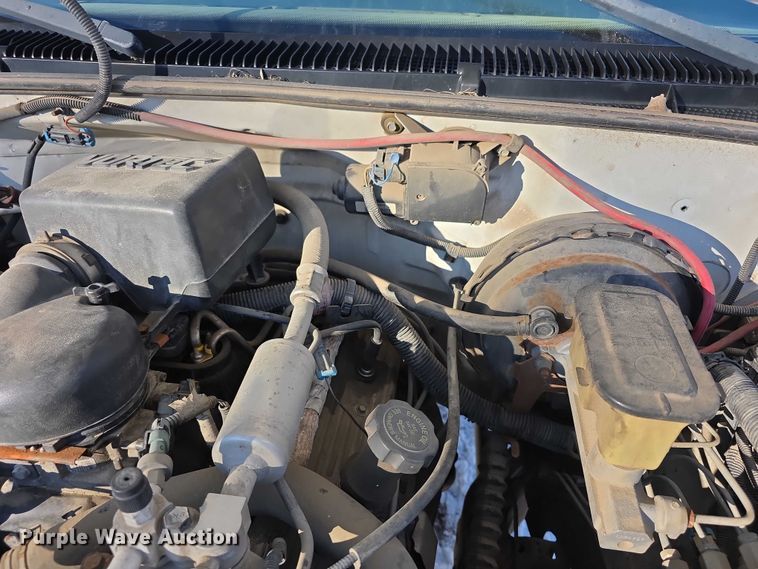 image for item FI0707 2000 Chevrolet K2500 Classic  pickup truck