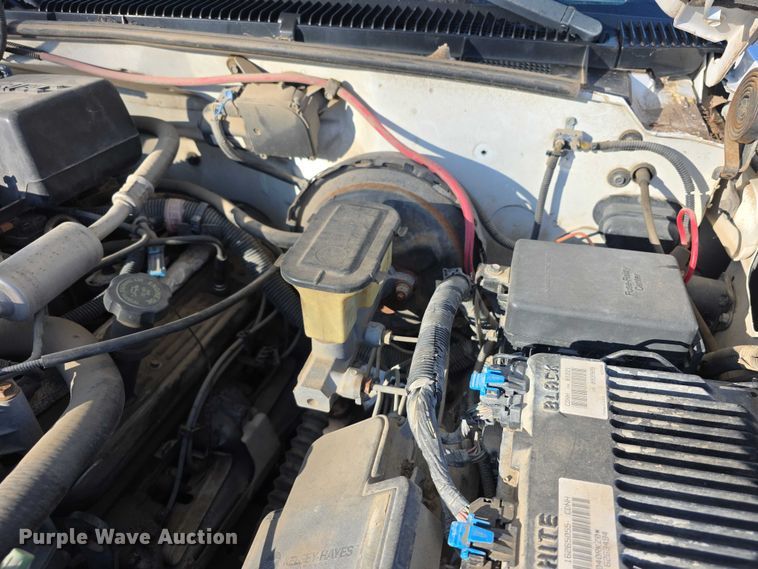 image for item FI0707 2000 Chevrolet K2500 Classic  pickup truck