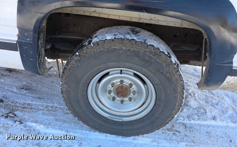 image for item FI0707 2000 Chevrolet K2500 Classic  pickup truck