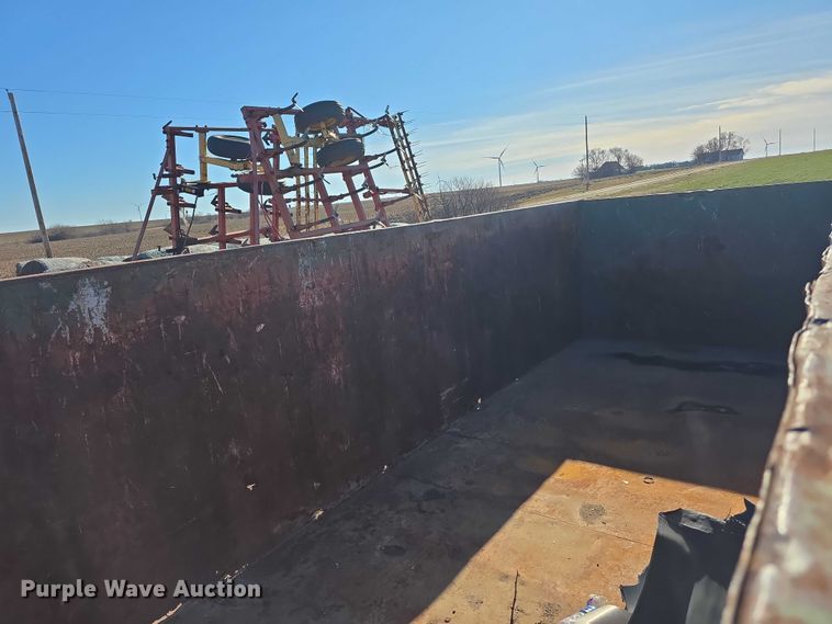 image for item FI0708 Roll-off dumpster