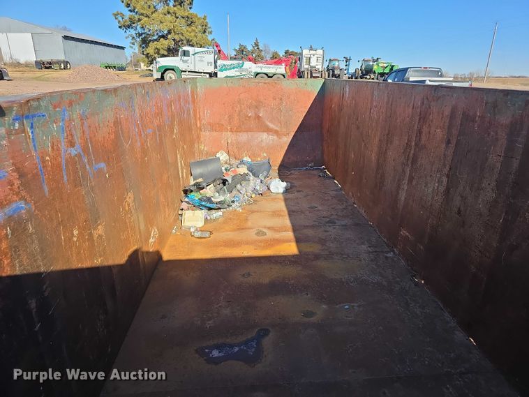 image for item FI0708 Roll-off dumpster