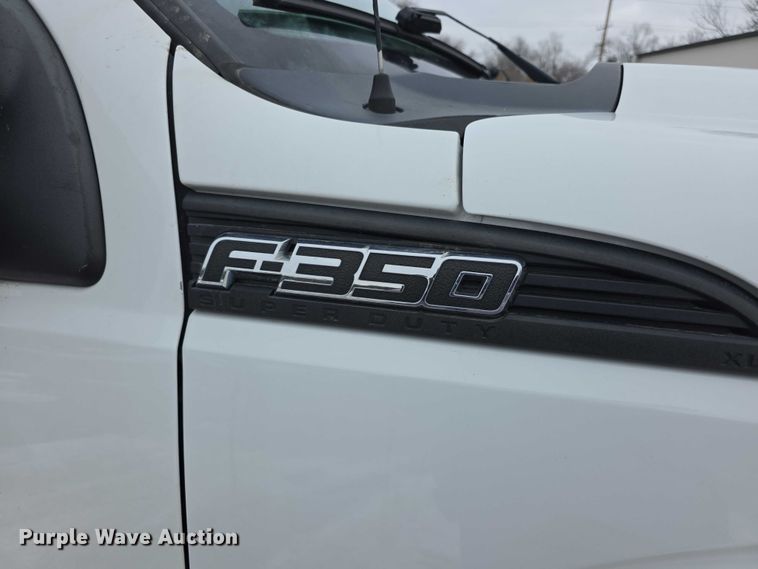 image for item FI0710 2013 Ford F350 Super Duty XL SuperCab utility bed pickup truck