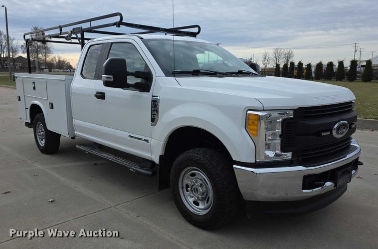 image for item FI0721 2017 Ford F250 Super Duty SuperCab pickup truck