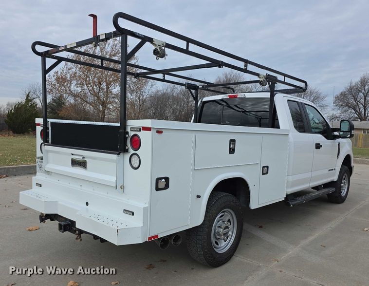 image for item FI0721 2017 Ford F250 Super Duty SuperCab pickup truck