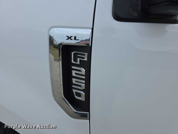 image for item FI0721 2017 Ford F250 Super Duty SuperCab pickup truck