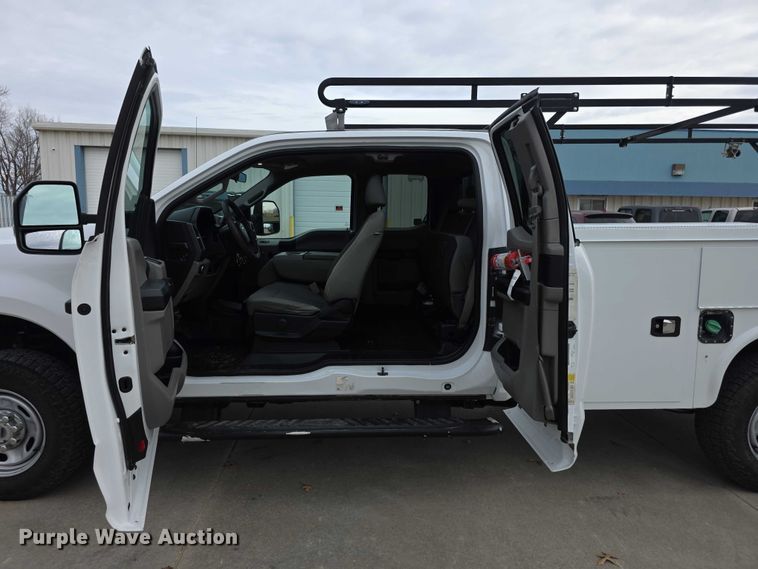 image for item FI0721 2017 Ford F250 Super Duty SuperCab pickup truck