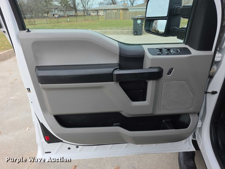 image for item FI0721 2017 Ford F250 Super Duty SuperCab pickup truck