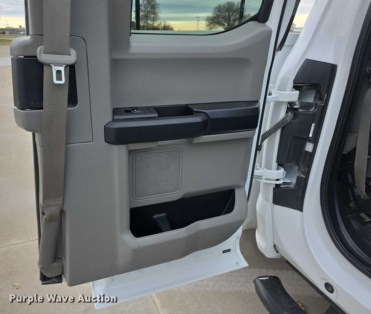 image for item FI0721 2017 Ford F250 Super Duty SuperCab pickup truck