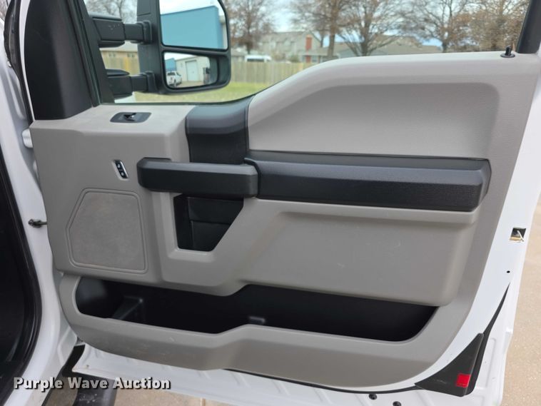 image for item FI0721 2017 Ford F250 Super Duty SuperCab pickup truck