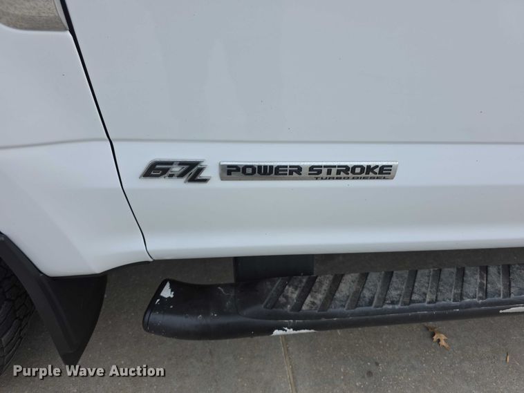 image for item FI0721 2017 Ford F250 Super Duty SuperCab pickup truck