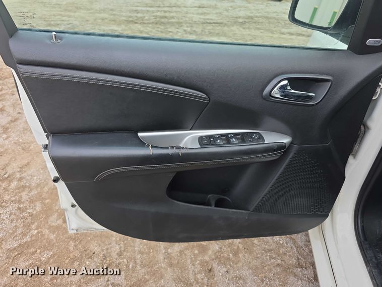 image for item FI0722 2011 Dodge Journey R/T van