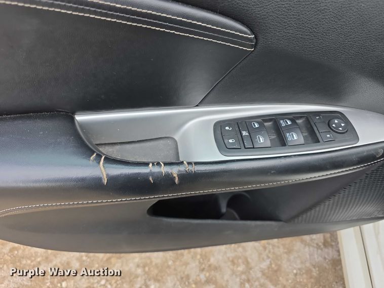 image for item FI0722 2011 Dodge Journey R/T van