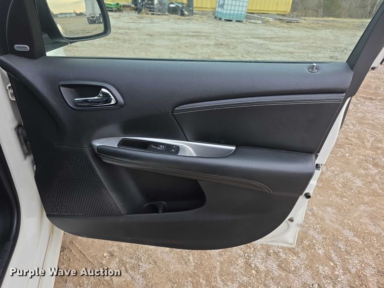 image for item FI0722 2011 Dodge Journey R/T van