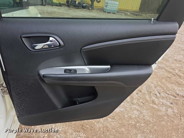 image for item FI0722 2011 Dodge Journey R/T van