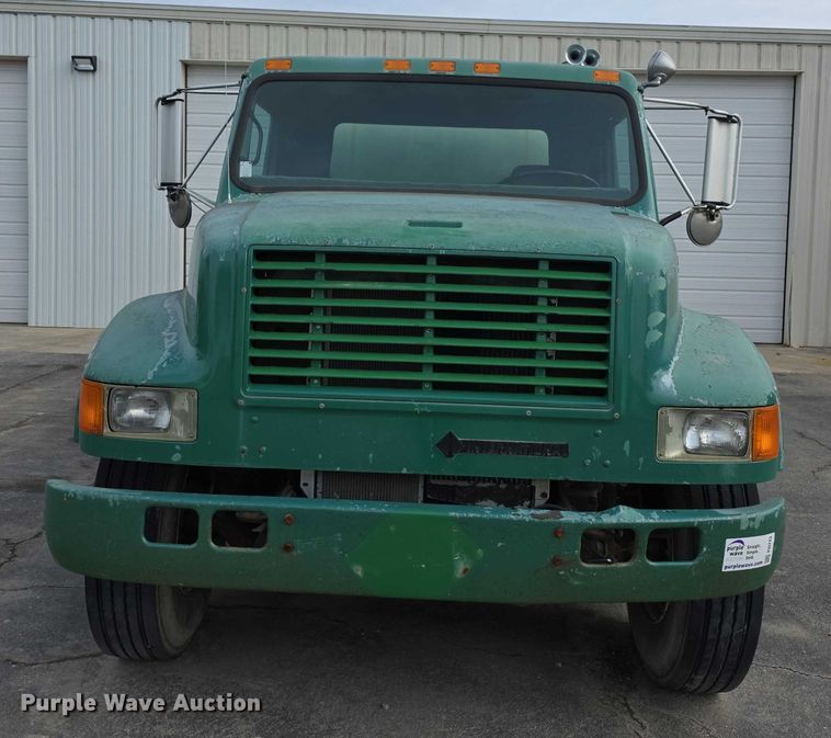 image for item FI0723 1995 IH 4900 fuel truck