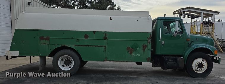 image for item FI0723 1995 IH 4900 fuel truck