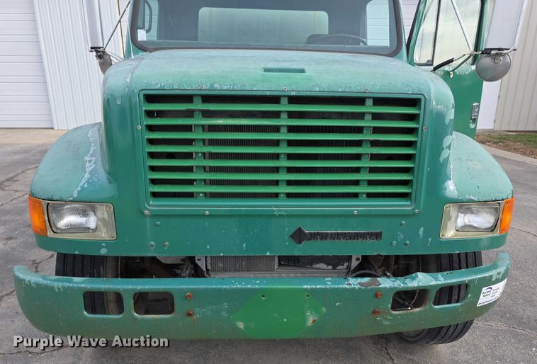 image for item FI0723 1995 IH 4900 fuel truck