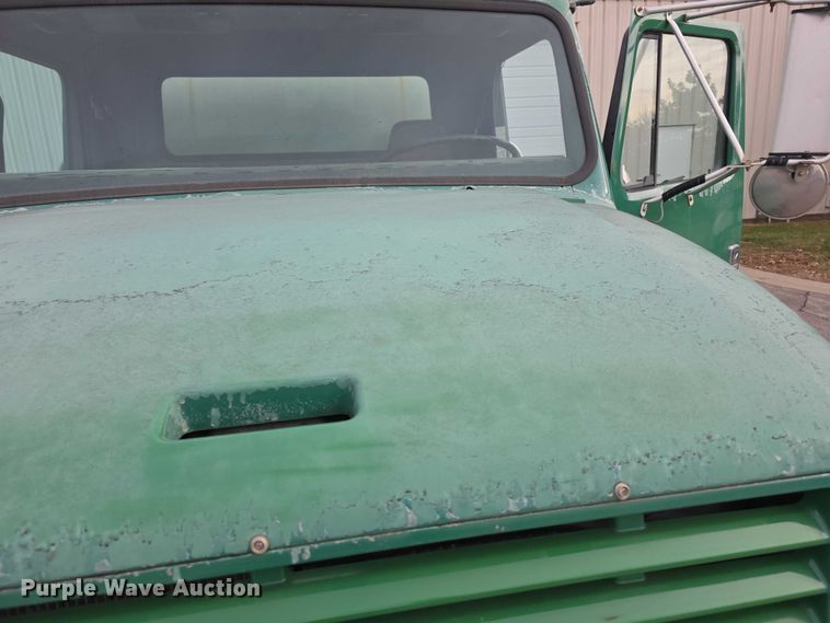 image for item FI0723 1995 IH 4900 fuel truck