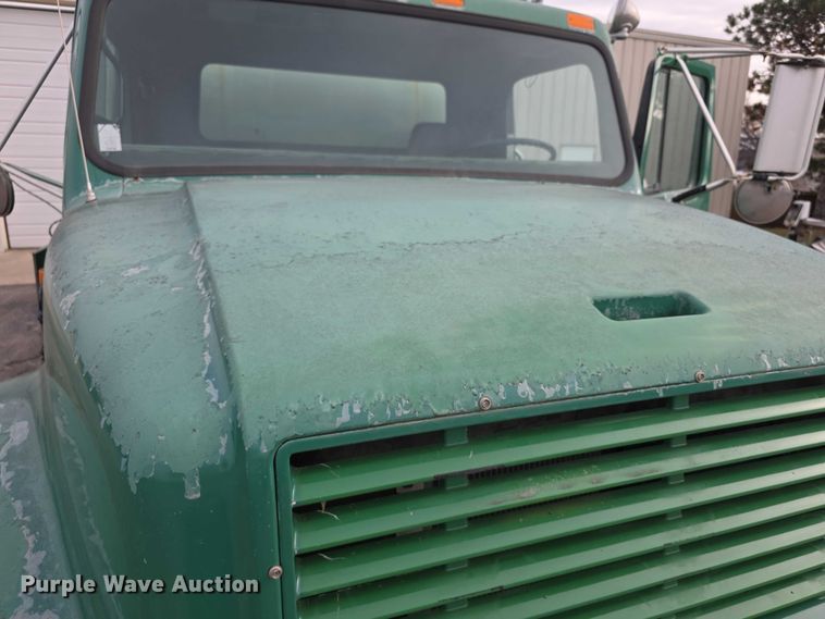 image for item FI0723 1995 IH 4900 fuel truck