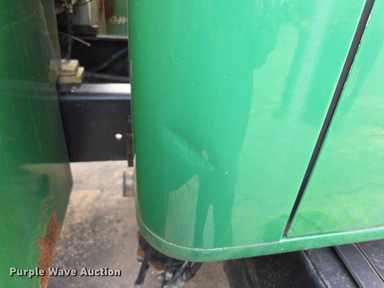 image for item FI0723 1995 IH 4900 fuel truck