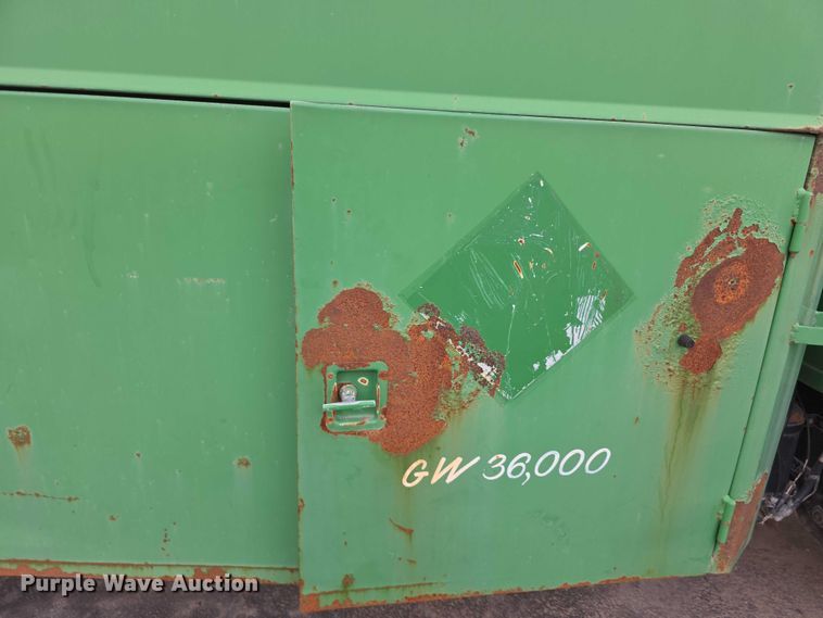 image for item FI0723 1995 IH 4900 fuel truck