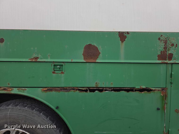 image for item FI0723 1995 IH 4900 fuel truck