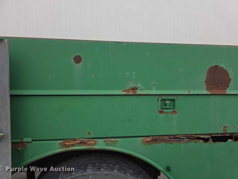 image for item FI0723 1995 IH 4900 fuel truck