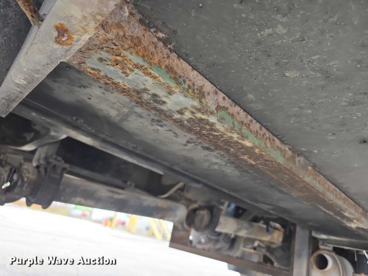 image for item FI0723 1995 IH 4900 fuel truck