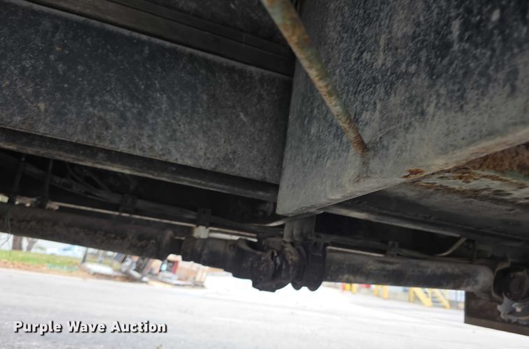 image for item FI0723 1995 IH 4900 fuel truck