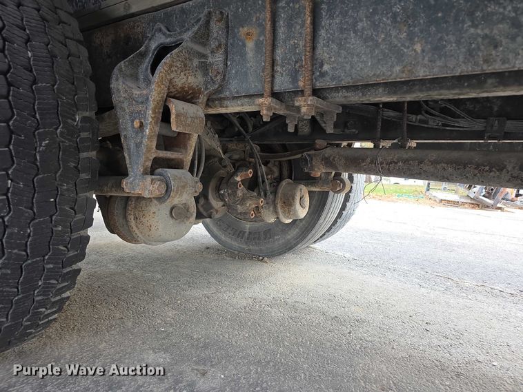 image for item FI0723 1995 IH 4900 fuel truck