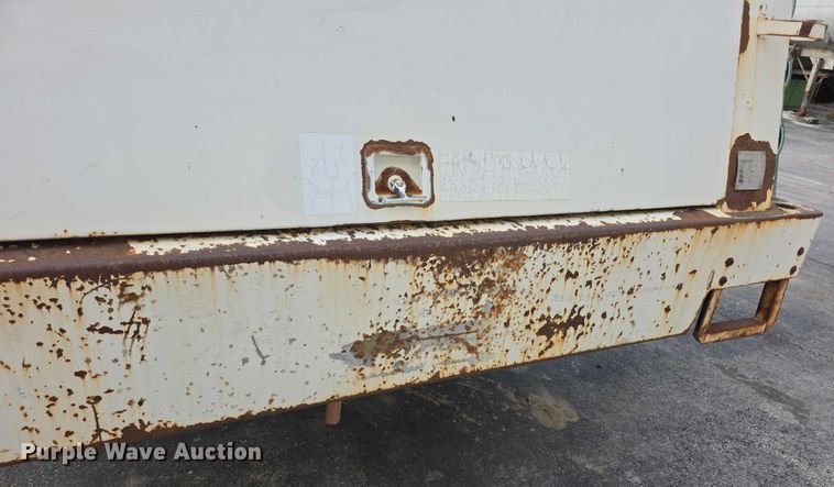 image for item FI0723 1995 IH 4900 fuel truck