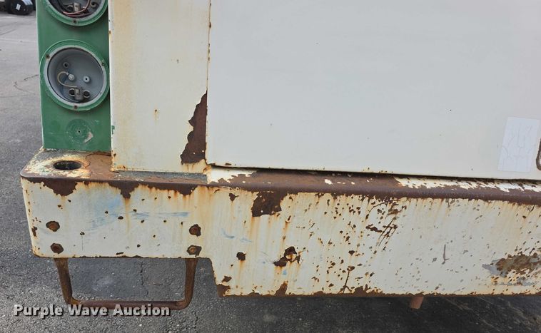 image for item FI0723 1995 IH 4900 fuel truck