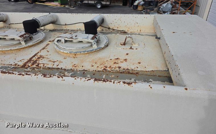 image for item FI0723 1995 IH 4900 fuel truck