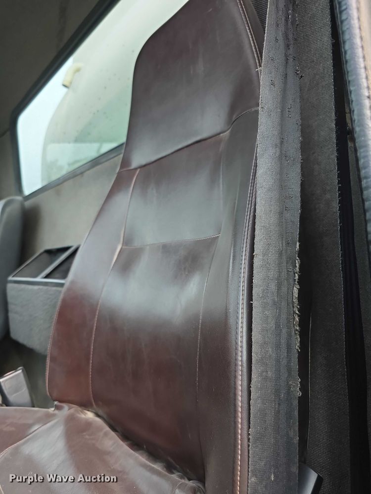 image for item FI0723 1995 IH 4900 fuel truck