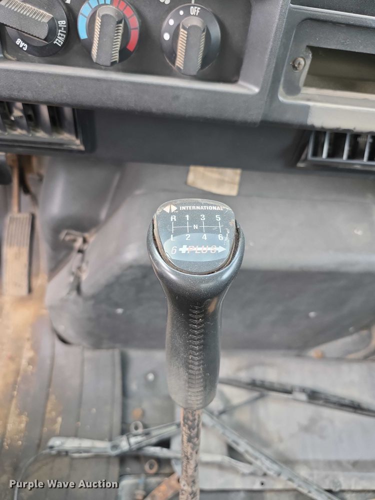 image for item FI0723 1995 IH 4900 fuel truck