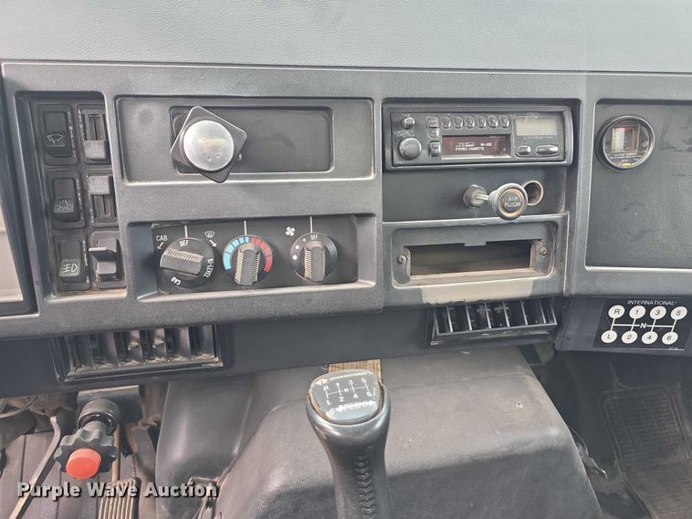 image for item FI0723 1995 IH 4900 fuel truck