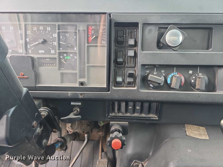 image for item FI0723 1995 IH 4900 fuel truck