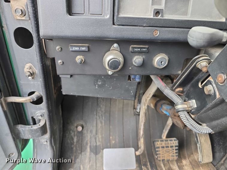 image for item FI0723 1995 IH 4900 fuel truck