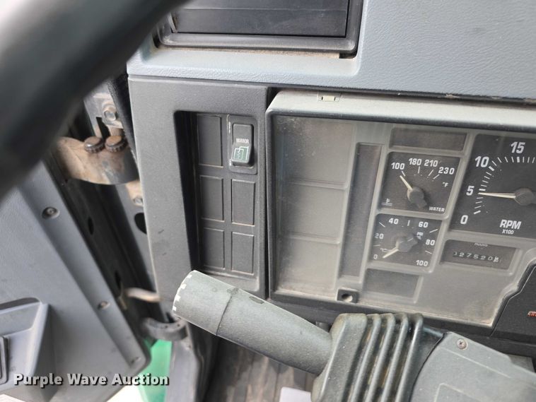 image for item FI0723 1995 IH 4900 fuel truck