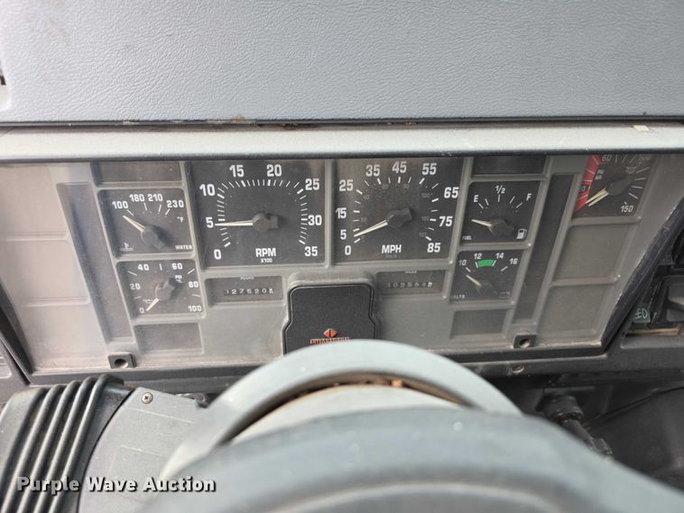 image for item FI0723 1995 IH 4900 fuel truck